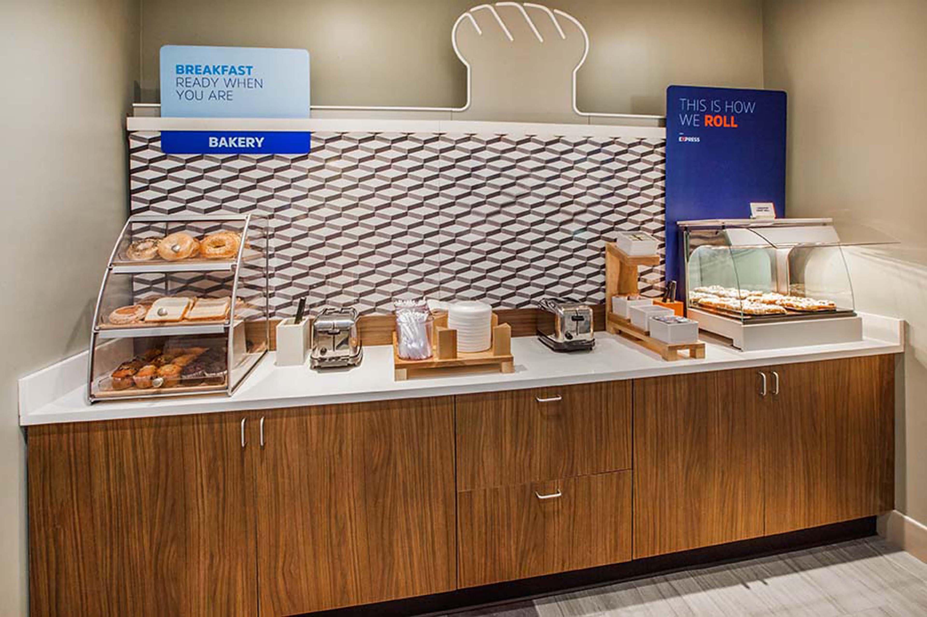 Holiday Inn Express Boston Brockton By Ihg Exteriör bild
